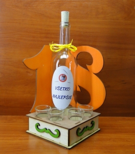 18 - Urodzinowy stojak z butelką i 4 kieliszkami (P1032W1SK)