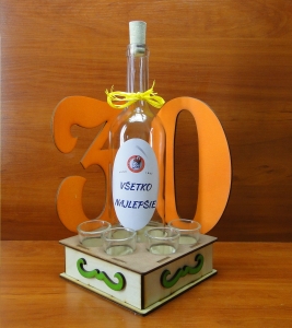 30 - Urodzinowy stojak z butelką i 4 kieliszkami (P1032W4SK)