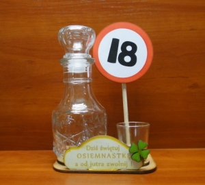 18 - Urodzinowy stojak z karafką (P1038W18)
