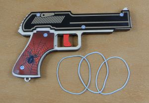 Pistolet na gumki z kolorowym drukiem (P1254W1)