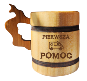 (P1039W6) Pierwsza Pomoc - Kufelek drewniany mały grawerowany